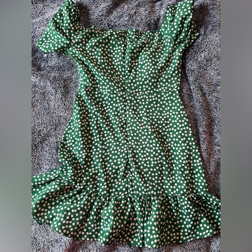 Size medium  green floral dress - Picture 3 of 8